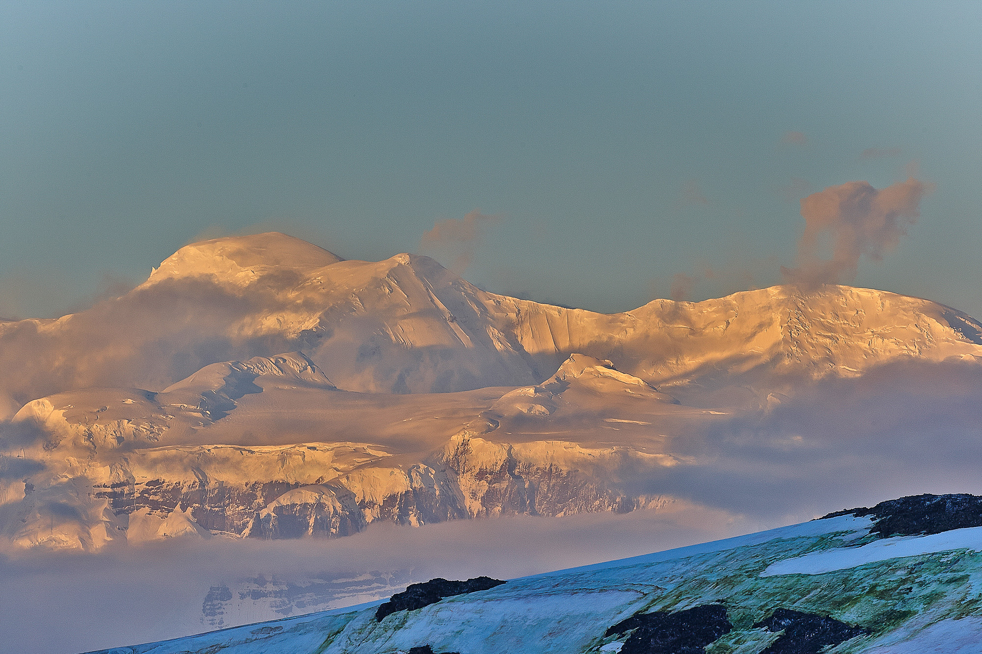 Morgenstimmung vor Ronge Island, Mount Britannia